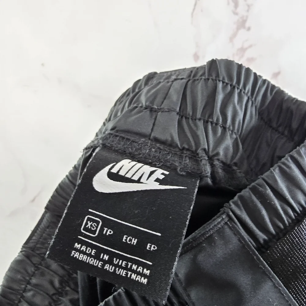 Nike Pants Women XS Black Windbreaker Track Swoosh Jogger Tapered Belted